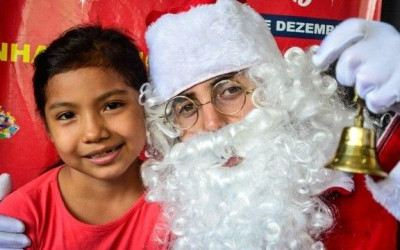Matéria do R7 mostra campanha natalina dedicada a crianças imigrantes no Centro do Imigrante em SP 