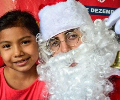 Matéria do R7 mostra campanha natalina dedicada a crianças imigrantes no Centro do Imigrante em SP 