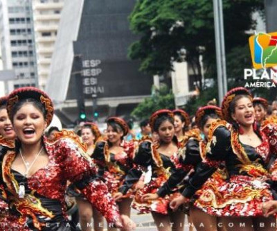 A dança do CAPORAL 100% BOLIVIANO, na Av. Paulista em São Paulo - Brasil