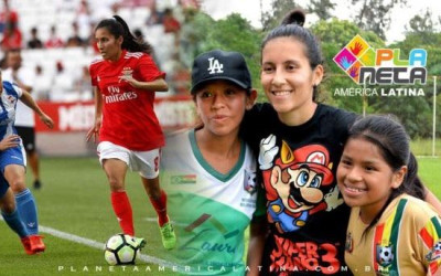 Neta de imigrantes bolivianos que joga no futebol europeu, visitou projeto boliviano em São Paulo