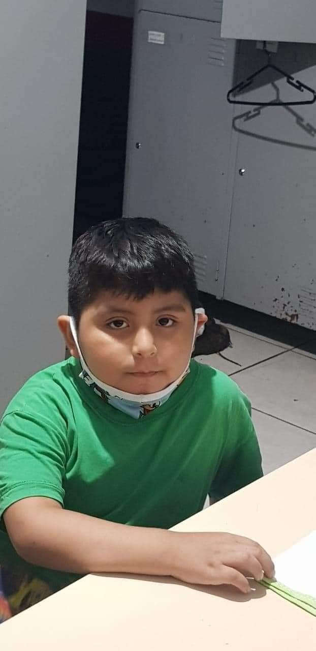 Criança extraviada procura pelos pais